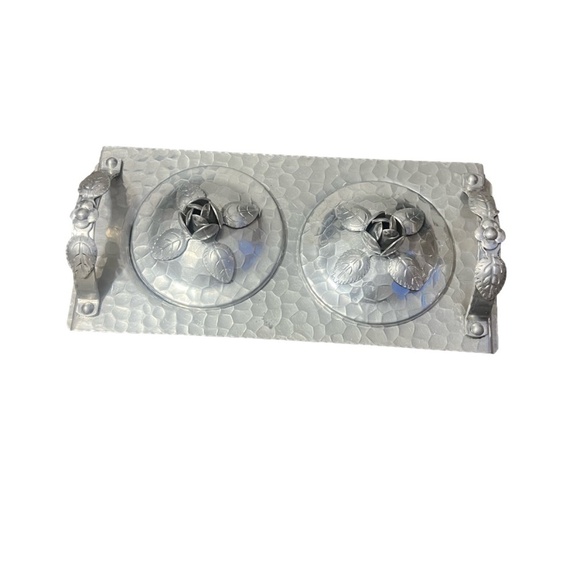 Vintage Hammered aluminum Tray - Picture 2 of 8